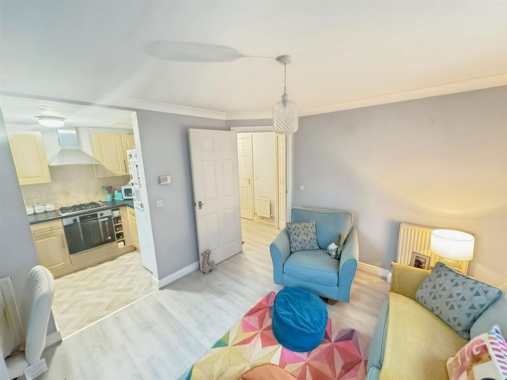 Property photo 3 of 11