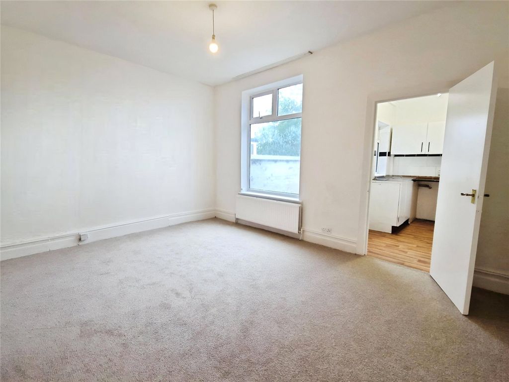 Property photo 3 of 17 Picture No. 14