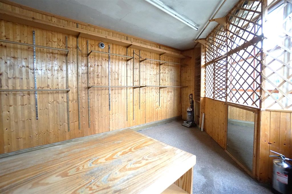 Property photo 3 of 6 Shop Interior