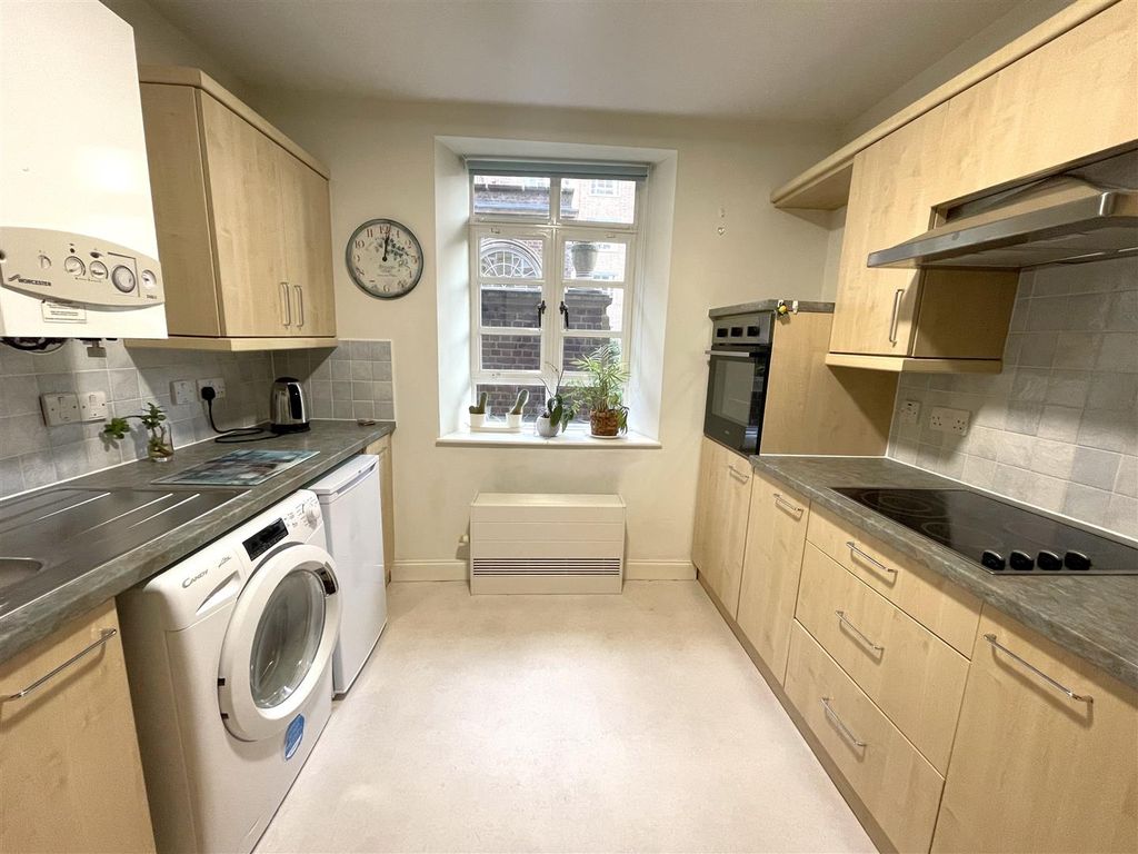 Property photo 3 of 17 Kitchen 1.Jpeg