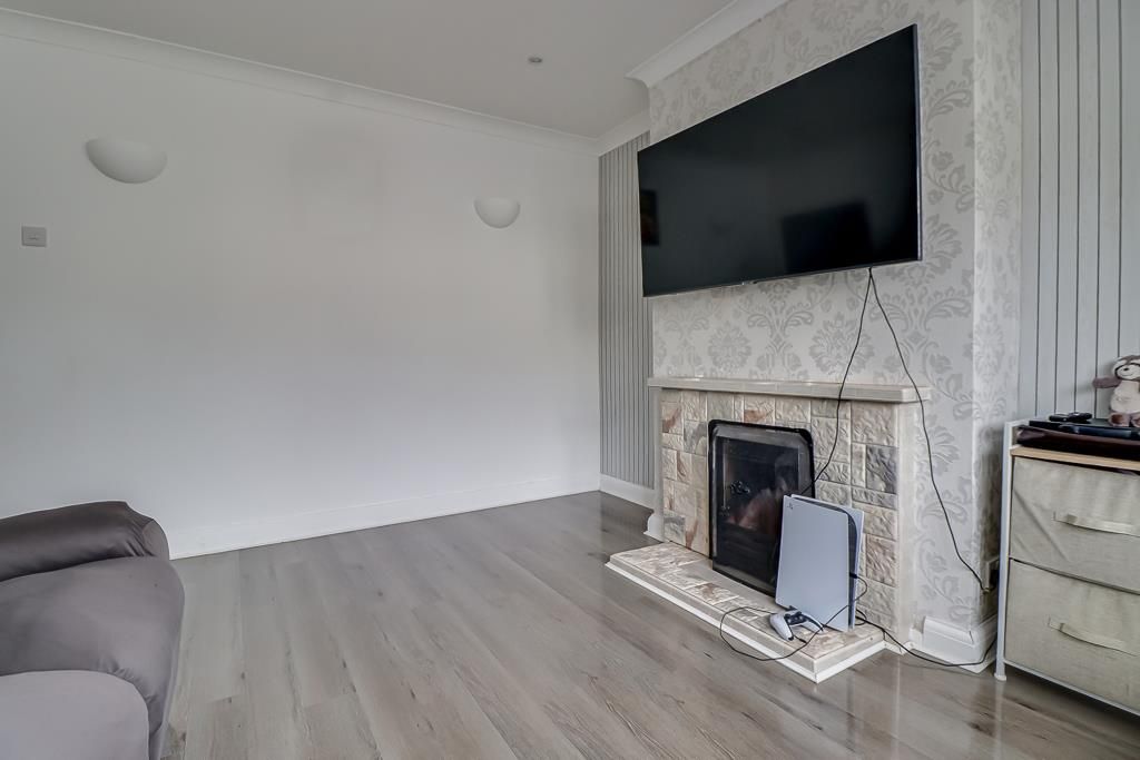 Property photo 3 of 26 Lounge