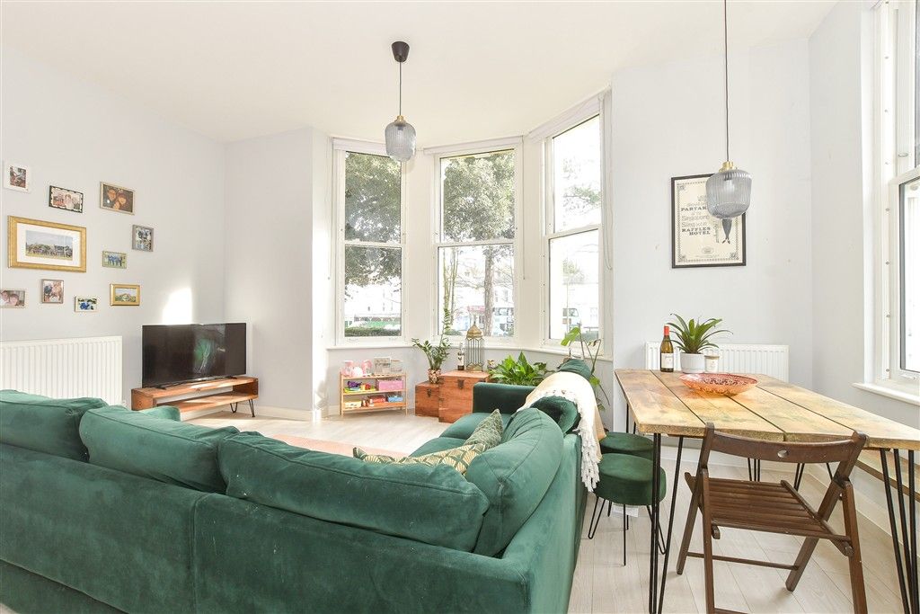 Property photo 3 of 6 Kitchen/Lounge/ Diner