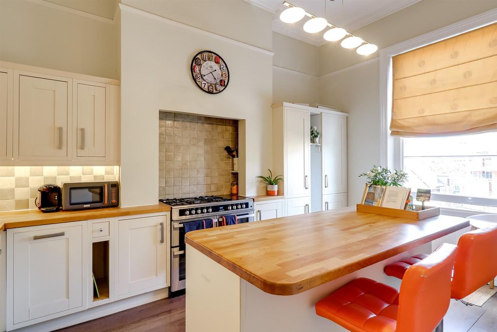 Property photo 3 of 35 Kitchen (2).Jpg