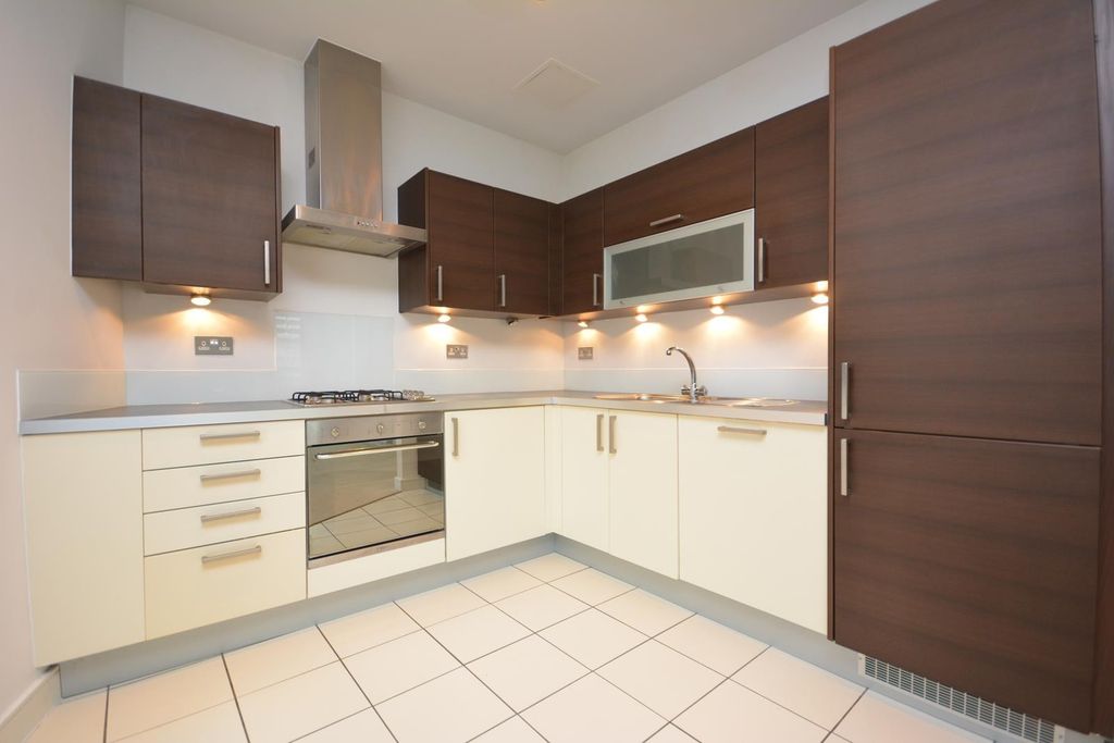 Property photo 2 of 9 Kitchen