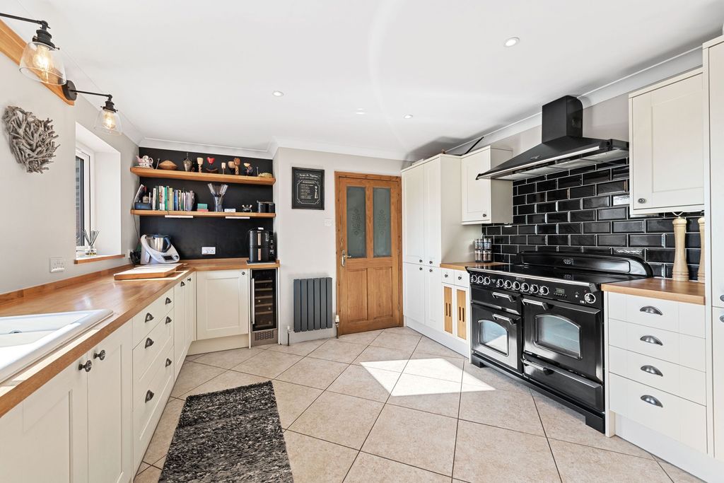 Property photo 2 of 50