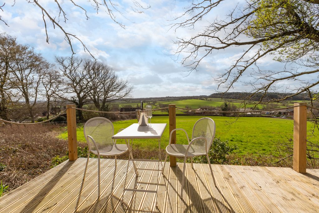 Property photo 3 of 26 Garden View