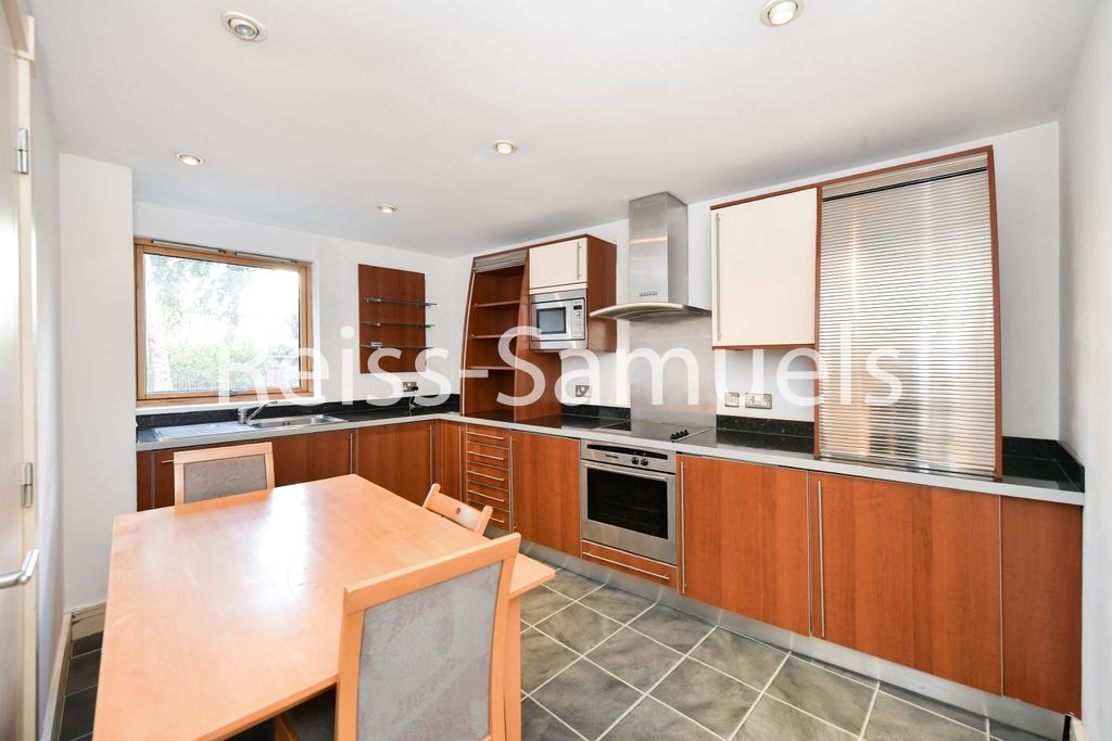 Property photo 3 of 33