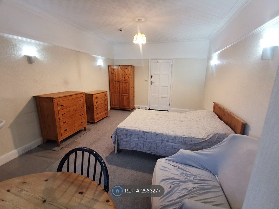 Property photo 1 of 12 Garden Overlooking Bedroom