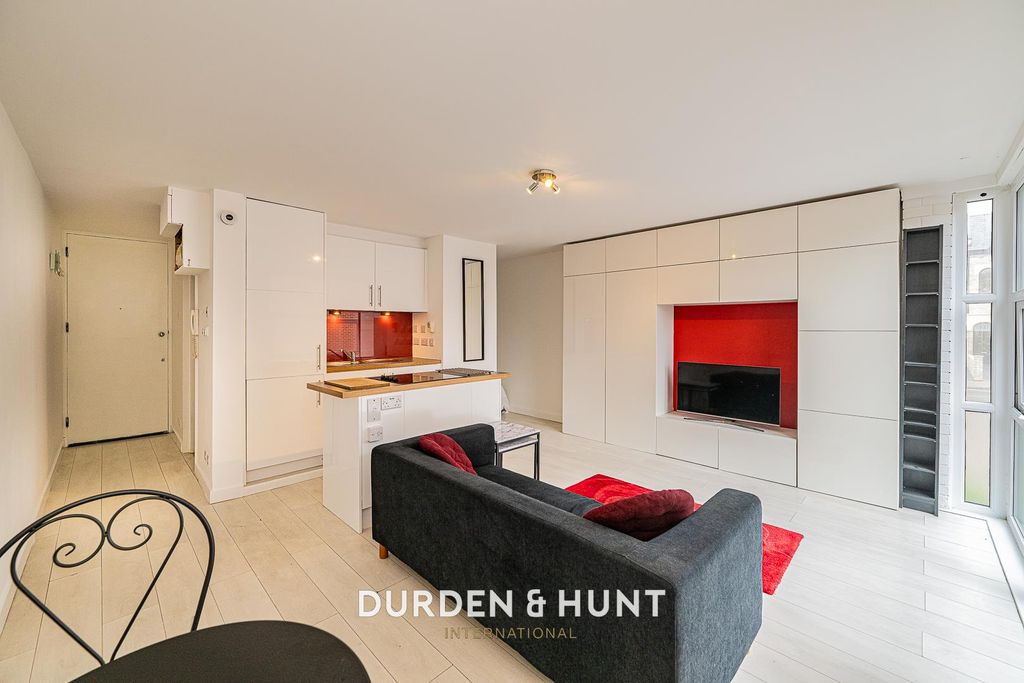 Property photo 3 of 9 Harefield-21.Jpg