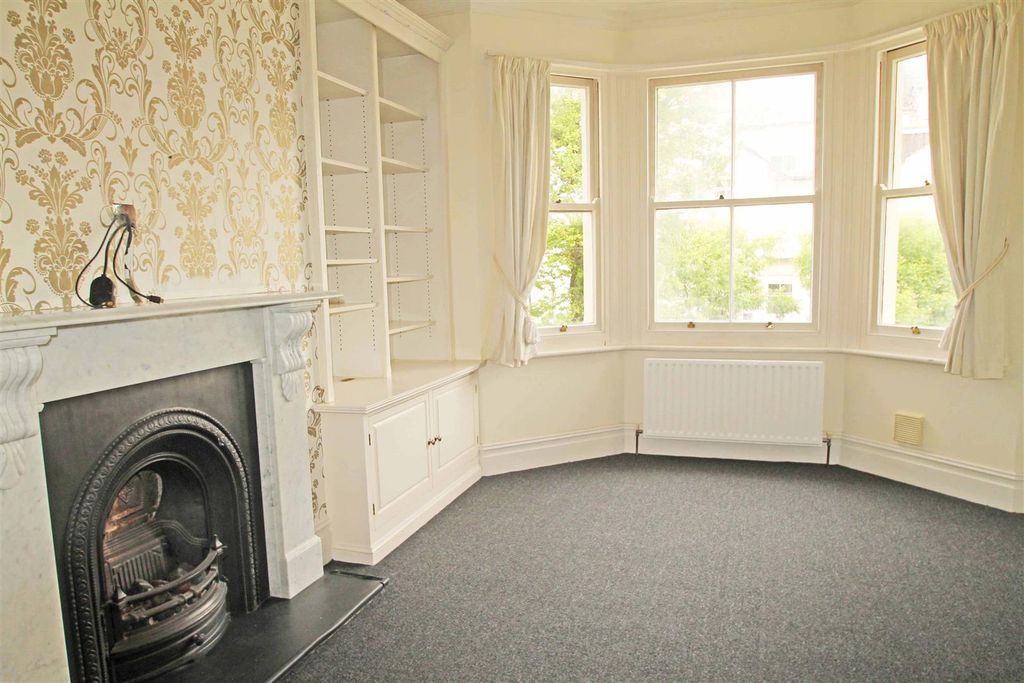 Property photo 2 of 10 Living Room