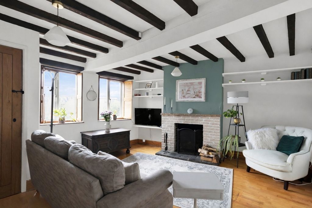 Property photo 2 of 34 Sitting Room