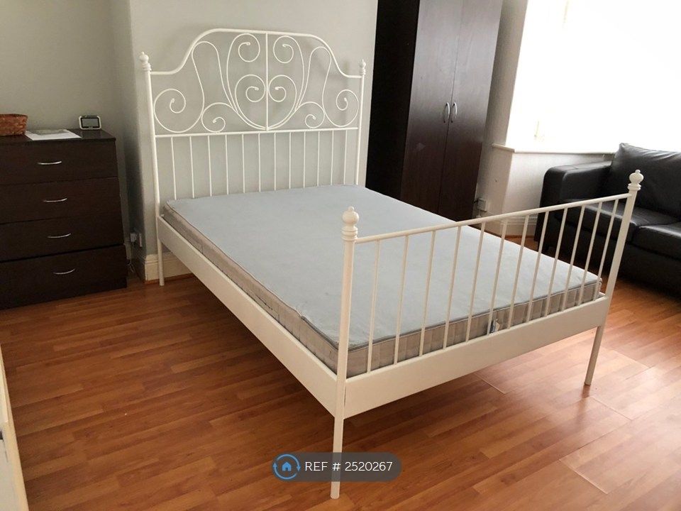 Property photo 2 of 28 Bedroom1