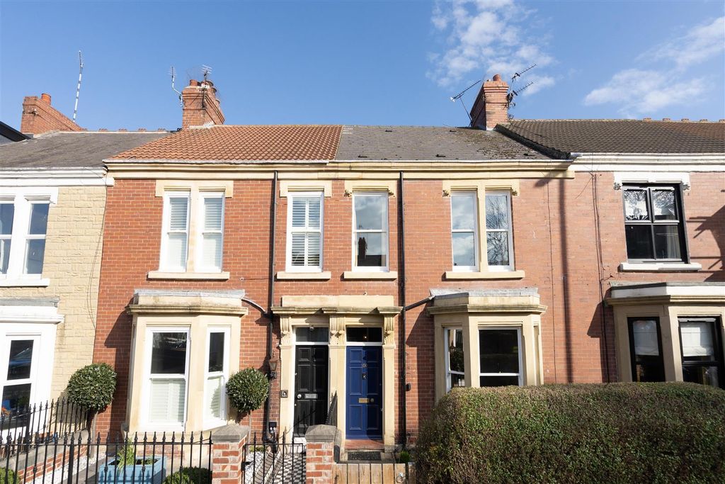 Property photo 1 of 9 External