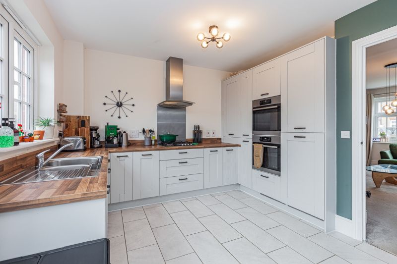 Property photo 3 of 16 Kitchen