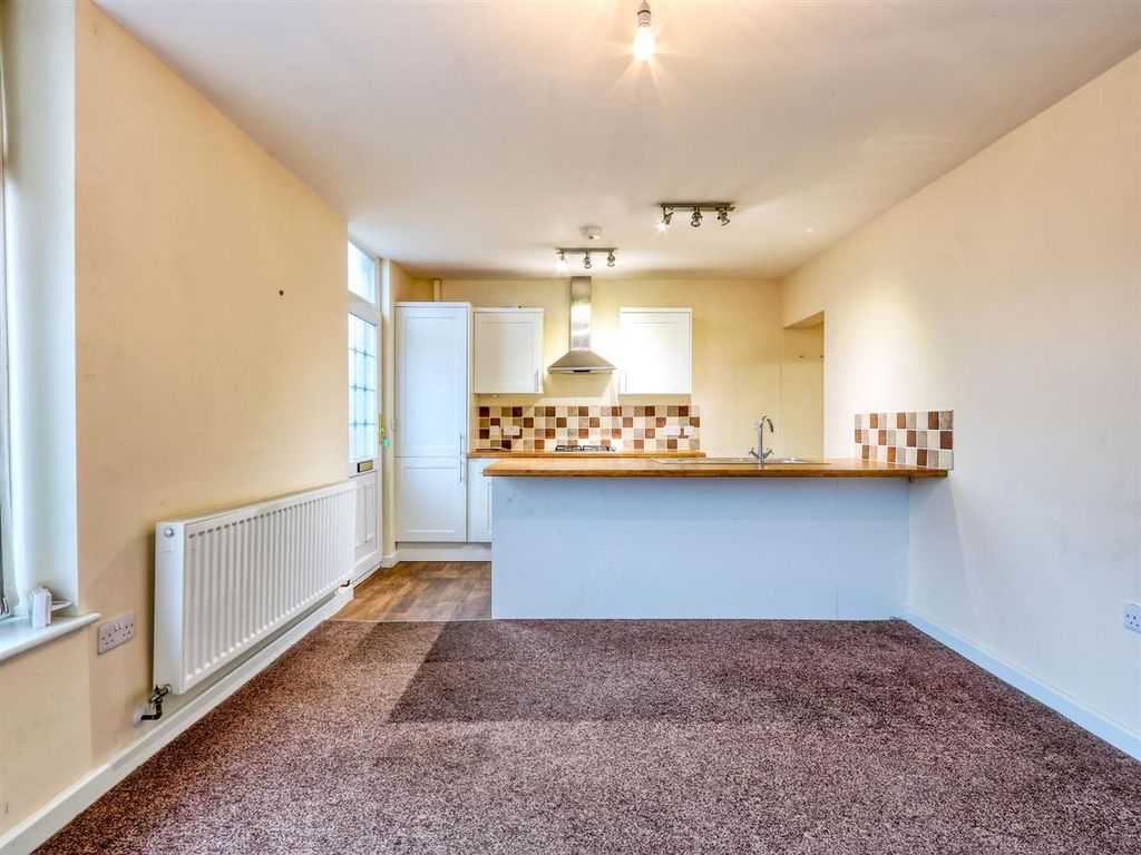 Property photo 3 of 10 Kitchen Diner Lounge