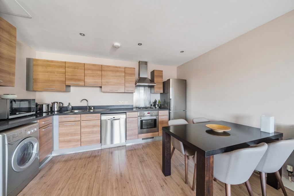 Property photo 2 of 14 970221 (11)