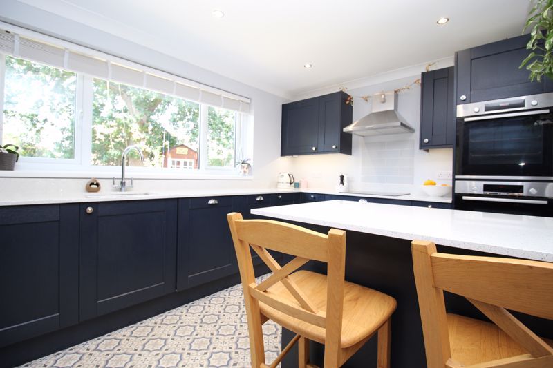 Property photo 3 of 25 Kitchen/Breakfast Room