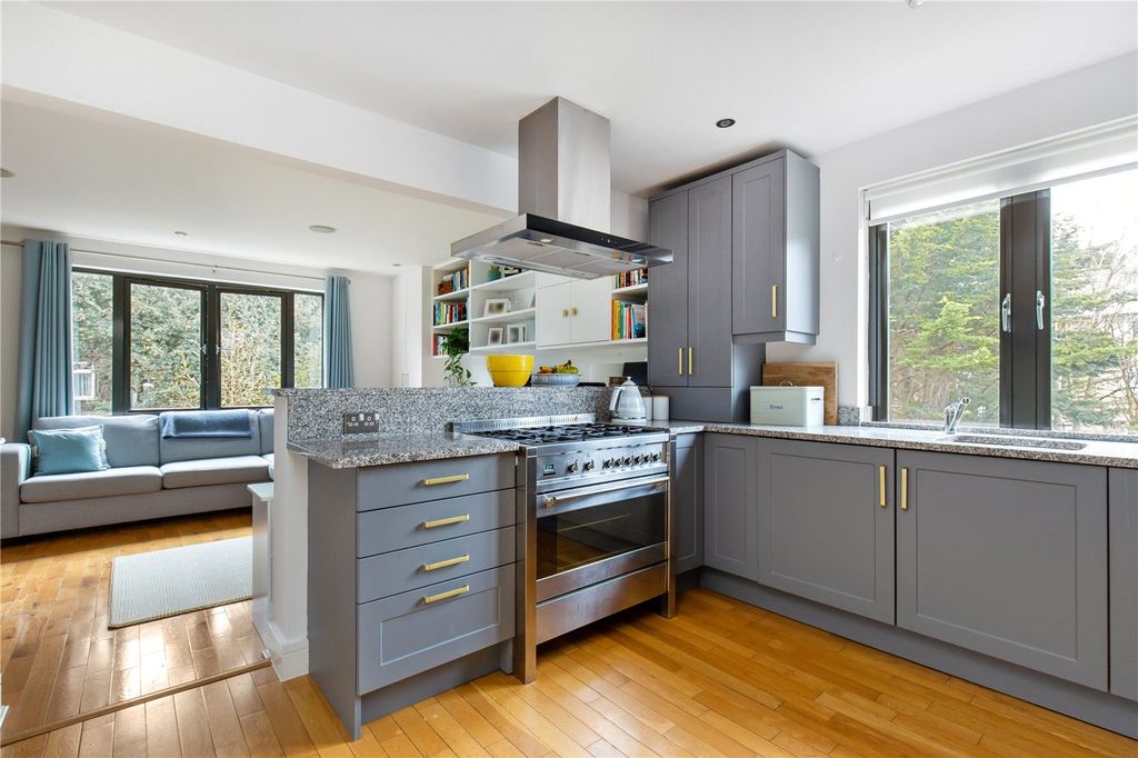 Property photo 1 of 9 Picture No. 05