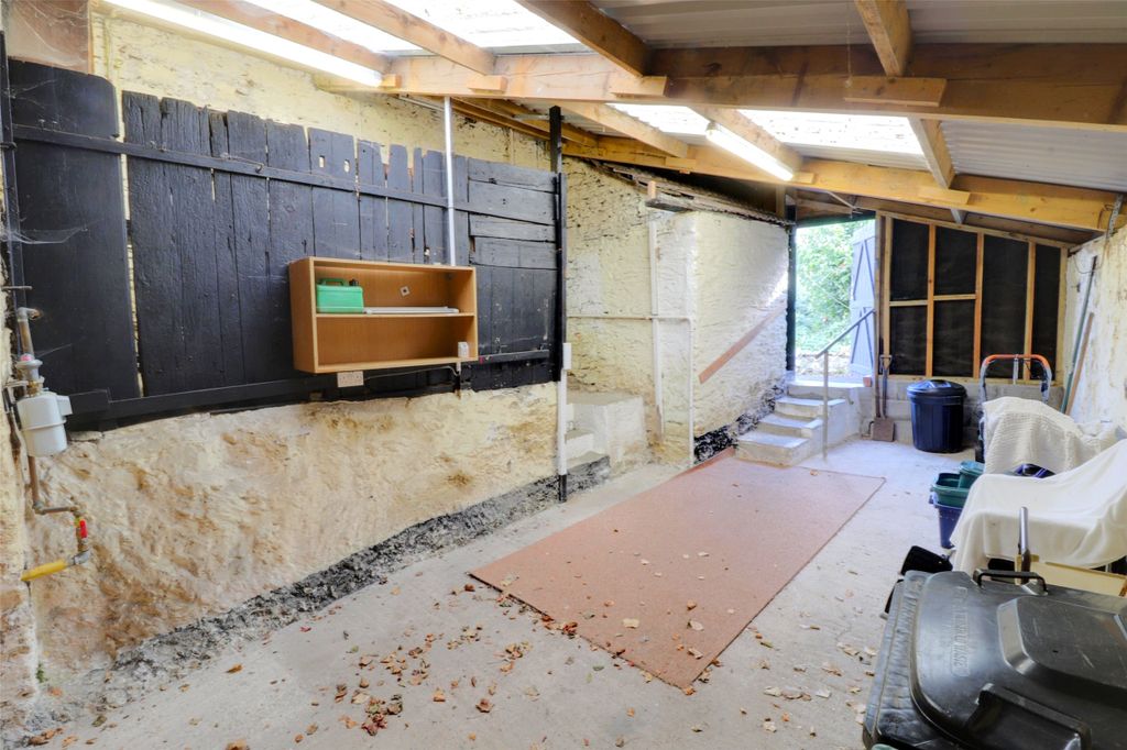 Property photo 2 of 16 Picture No. 14