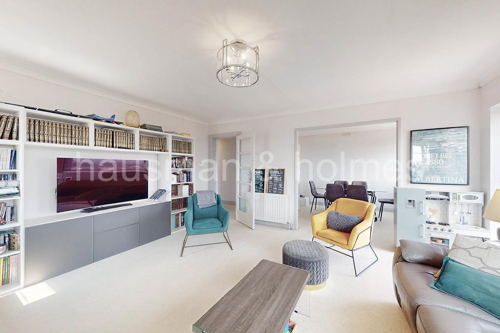 Property photo 1 of 17 W04.Jpg