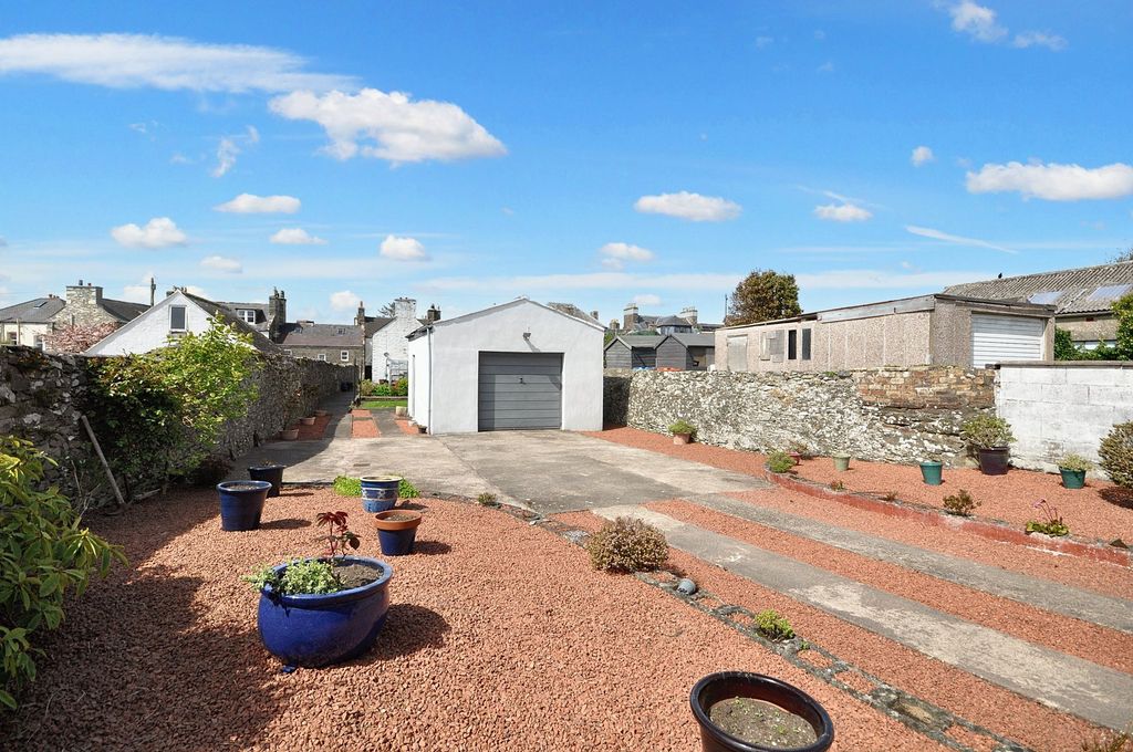 Property photo 3 of 33