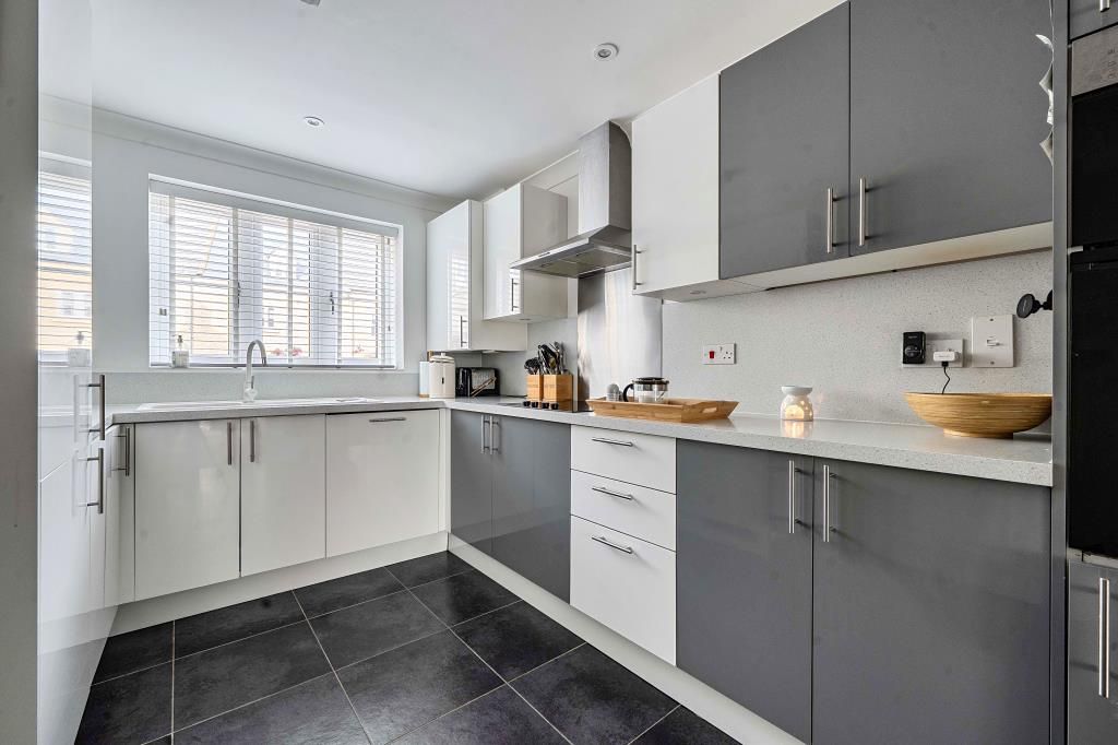 Property photo 2 of 21 Kitchen