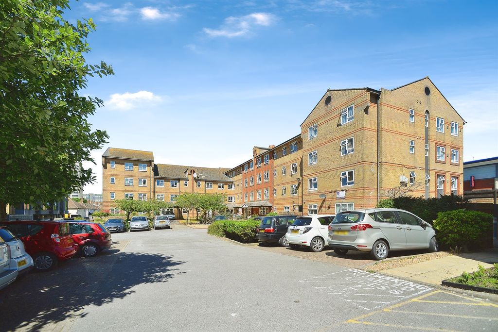 Property photo 1 of 12