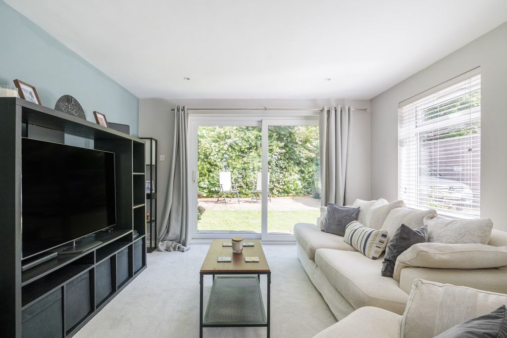 Property photo 2 of 17 1296255-14-68285B...