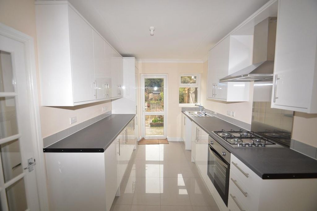 Property photo 2 of 9 Kitchen