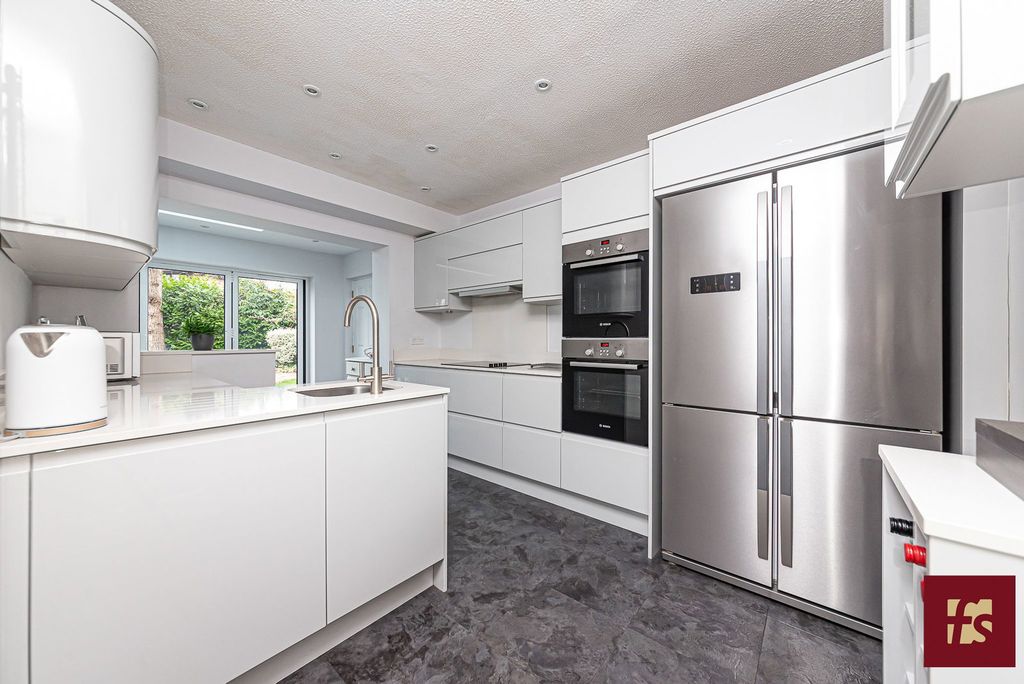 Additional image 10 of 4 bed detached house for saleChaucer Road, Crowthorne, Berkshire RG45