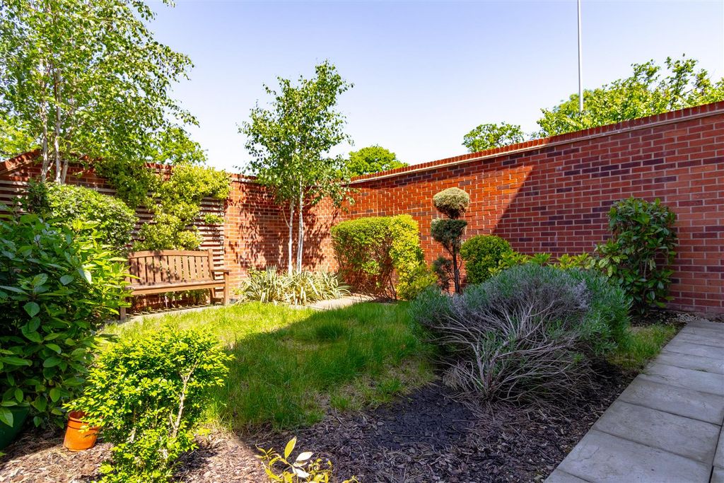 Property photo 2 of 22