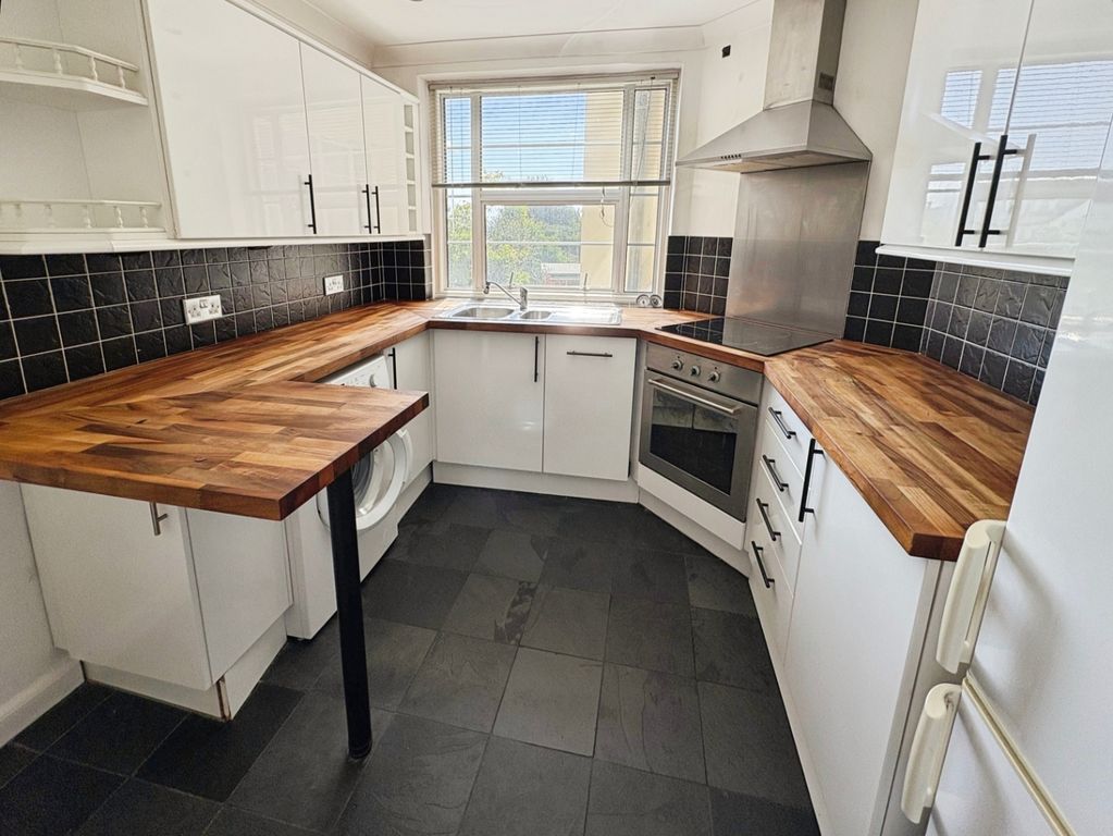 Property photo 3 of 8 Kitchen