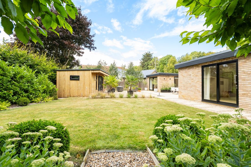 Property photo 2 of 30 4405573