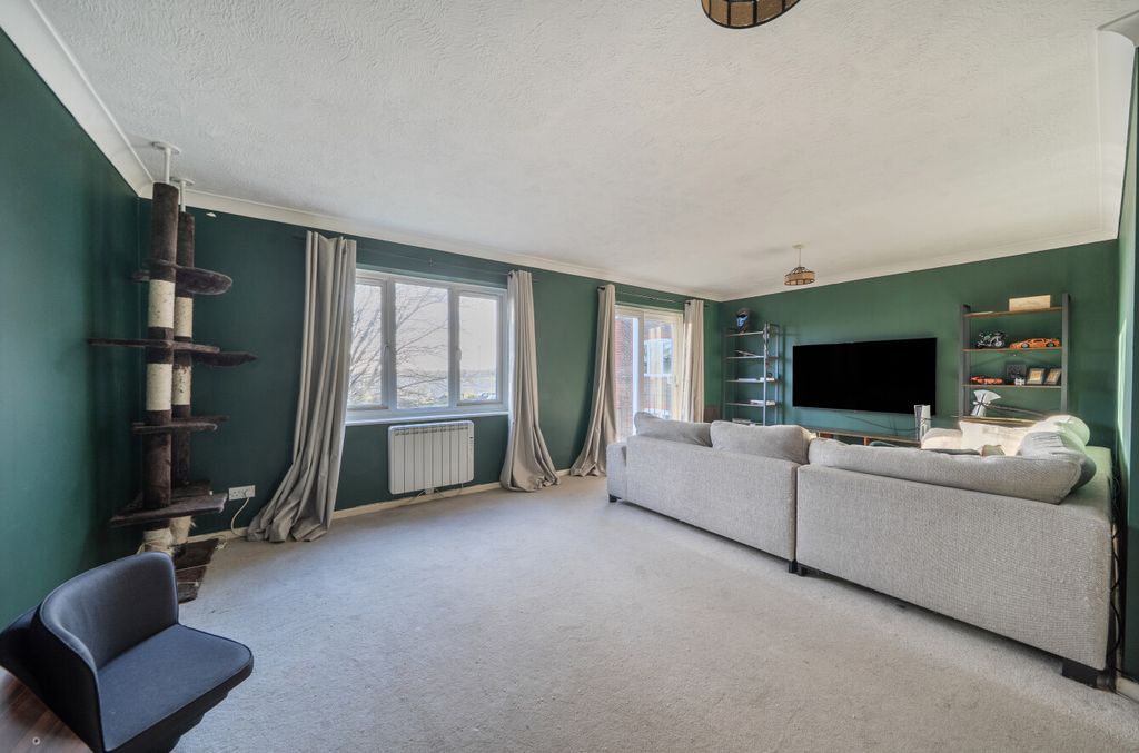 Property photo 2 of 8 1434985-12-69c425...