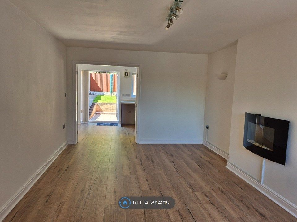 Property photo 3 of 13 Lounge