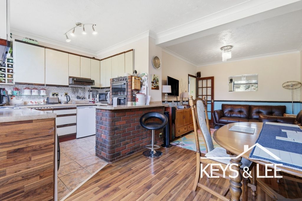 Property photo 3 of 17 5301194