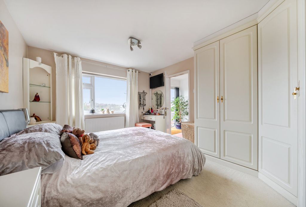 Property photo 2 of 12 1396983-13-6960d1...