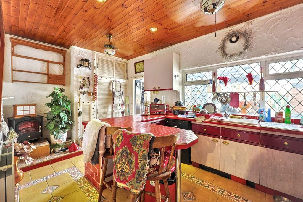 Property photo 3 of 28