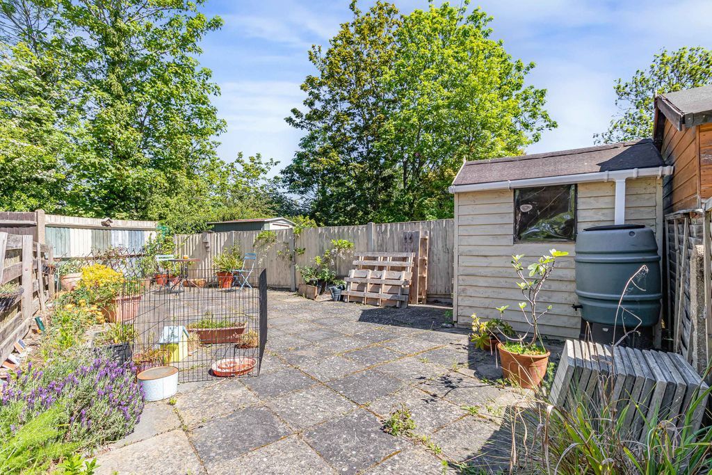 Additional image 4 of 2 bed flat for saleBurr Close, Bexleyheath DA7