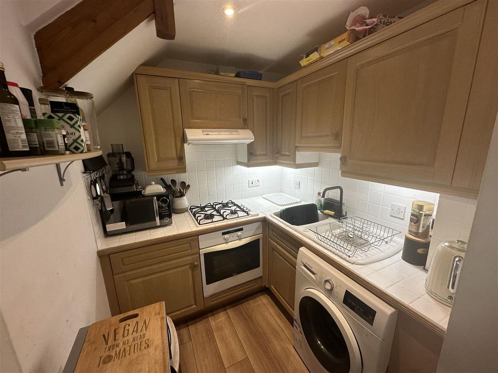 Property photo 2 of 7 Kitchen