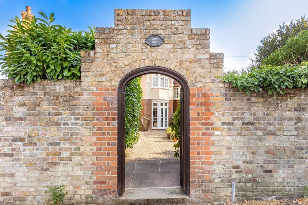 Property photo 2 of 46