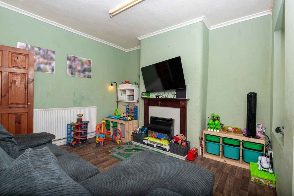 Property photo 2 of 22