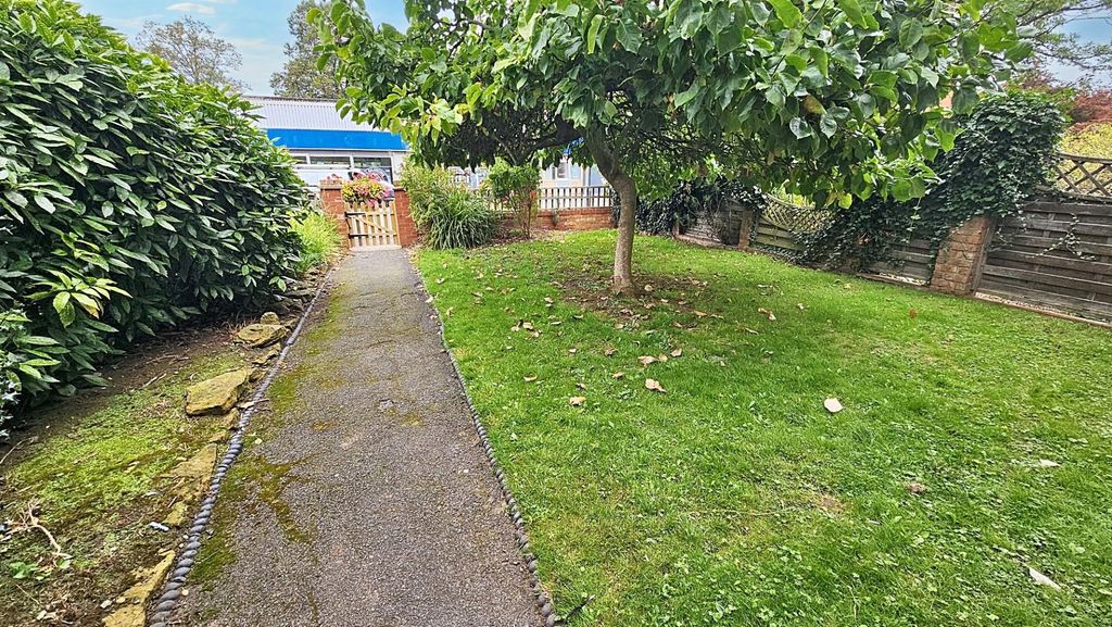 Property photo 2 of 10