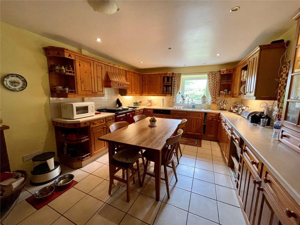 Property photo 3 of 35 Kitchen