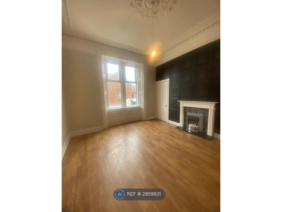 Property photo 3 of 16 Livingroom