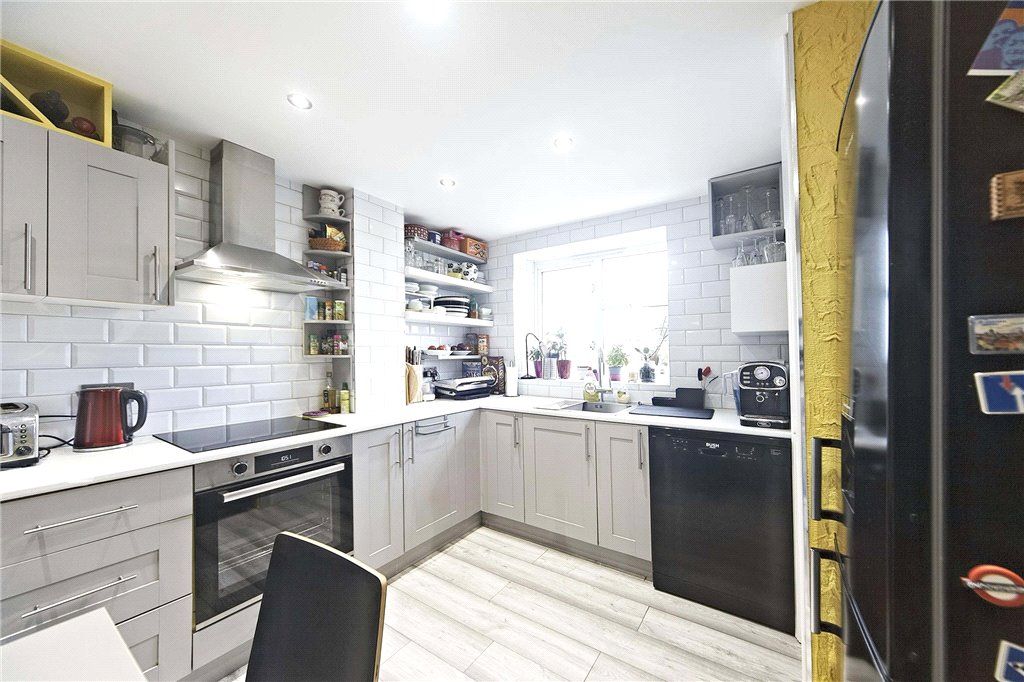 Property photo 2 of 8 Kitchen/Breakfast