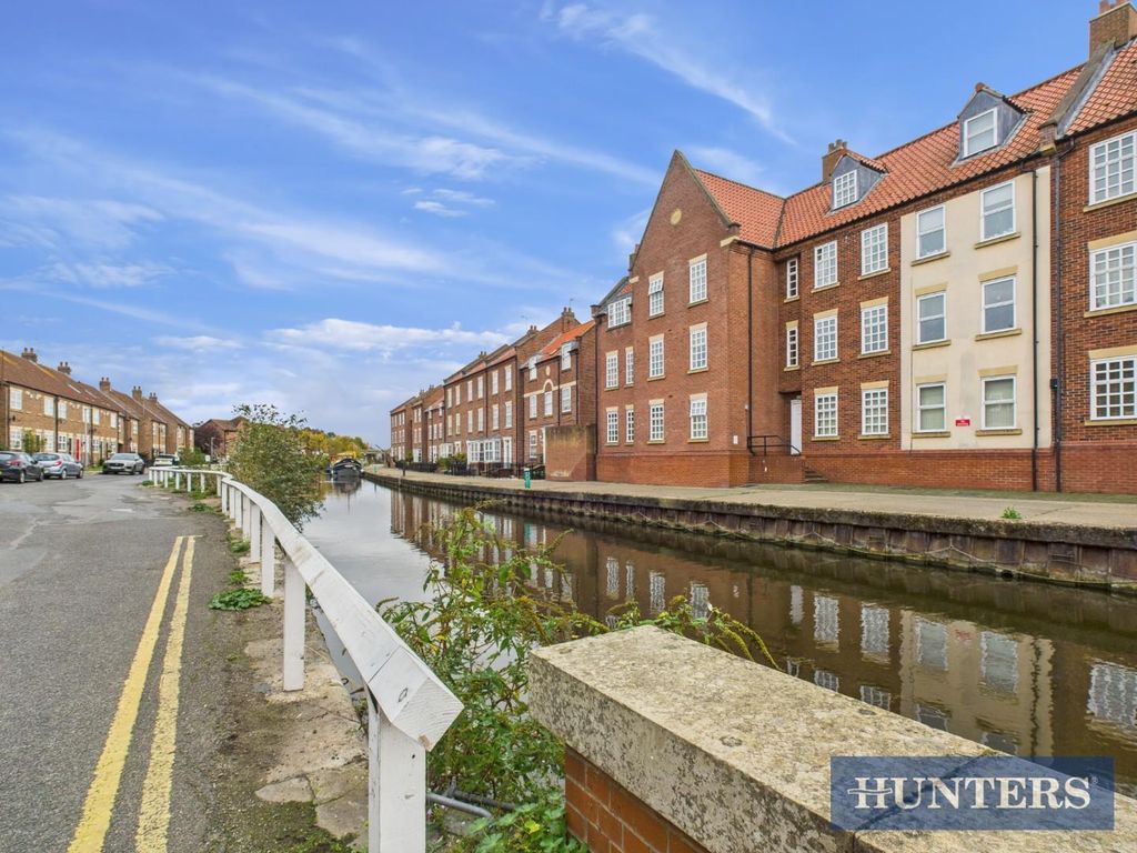 Property photo 2 of 16 Cam01450G0-Pr0271-Still025.Jpg