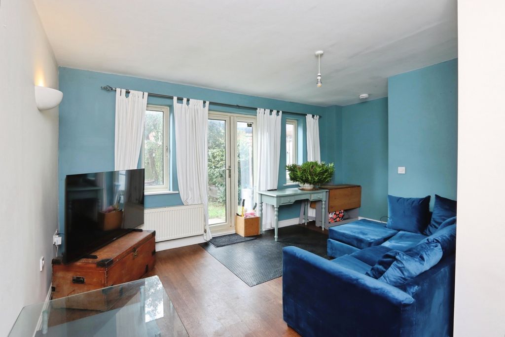 Property photo 3 of 17 Photo