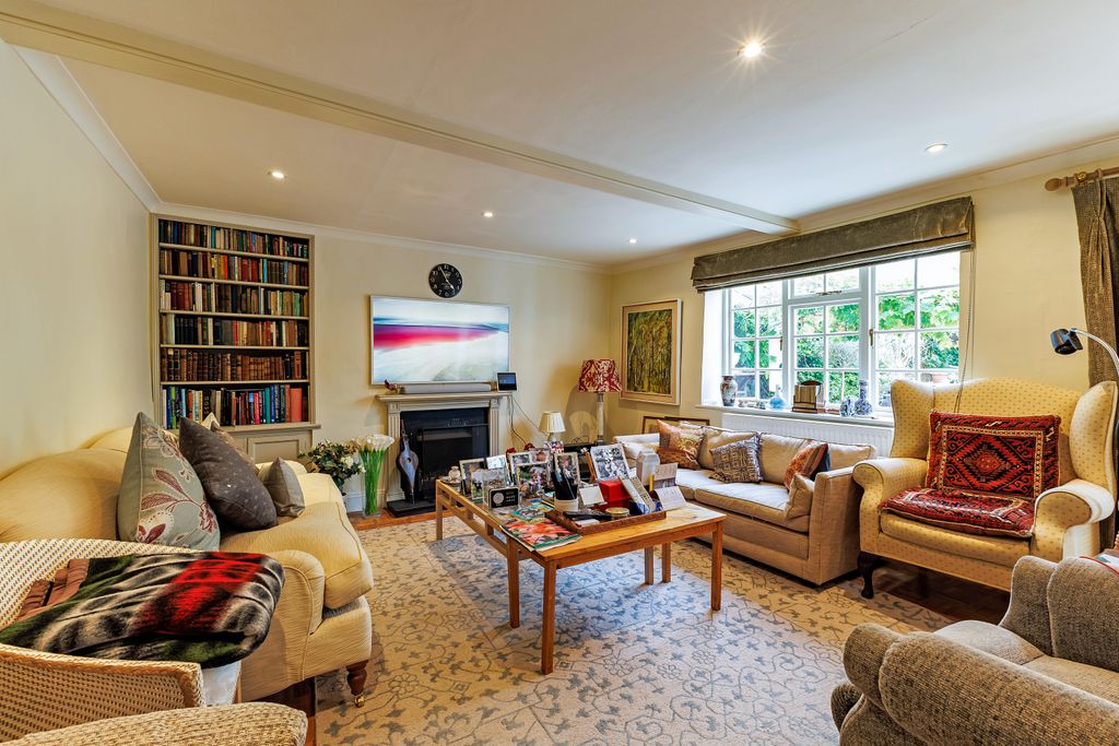 Property photo 2 of 27