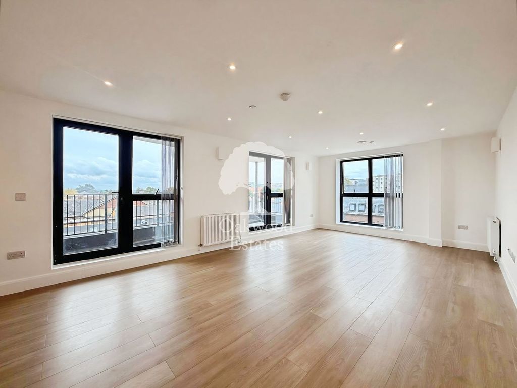 Property photo 1 of 17 Lounge